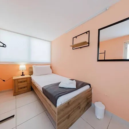 2bed Opposite Ghadira Bay By Homely! Lägenhet Is-Sellum