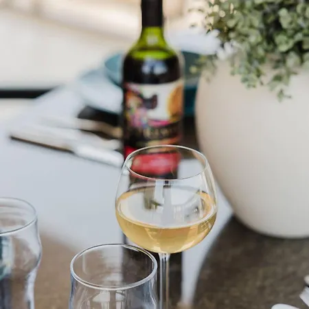 Seafront With Panoramic Views 3 Bed Apartment